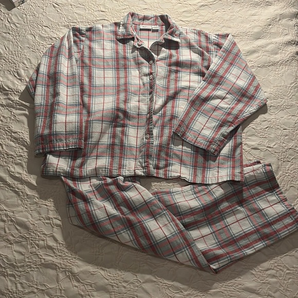 Flannel pajamas - Picture 2 of 5